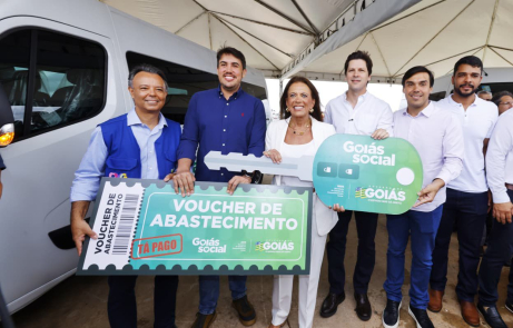 Gracinha e Daniel entregam 246 vans para a assistência social de todos os municípios goianos